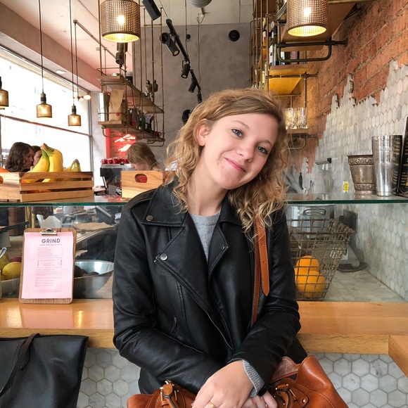 Meet your Posher, Sarah - Picture 1 of 1